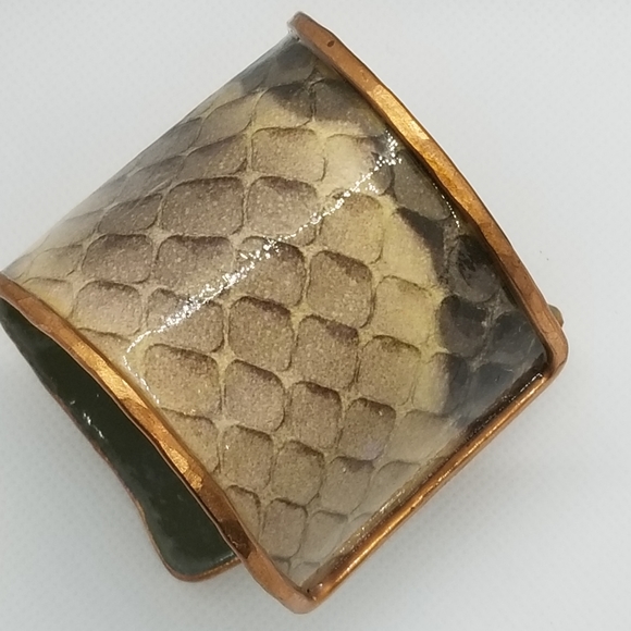 B Snake Skin Cuff Green Interior - Picture 4 of 7